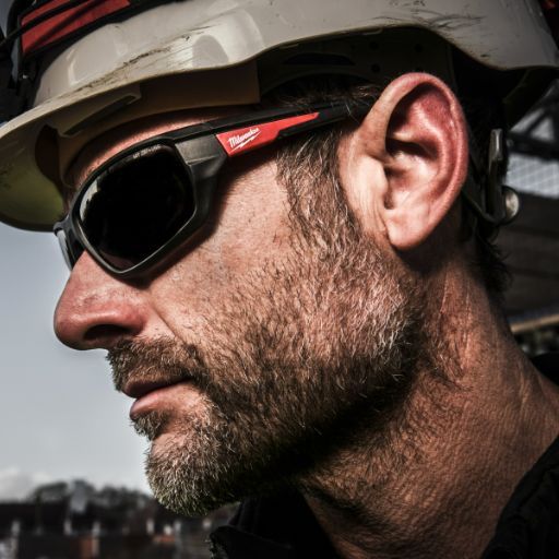 MILWAUKEE PERFORMANCE TINTED SAFETY GLASSES -1PC