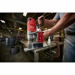 MILWAUKEE MAGNETIC DRILLING PRESS WITH ELECTRO MAGNET, AUTOSTOP, 110V