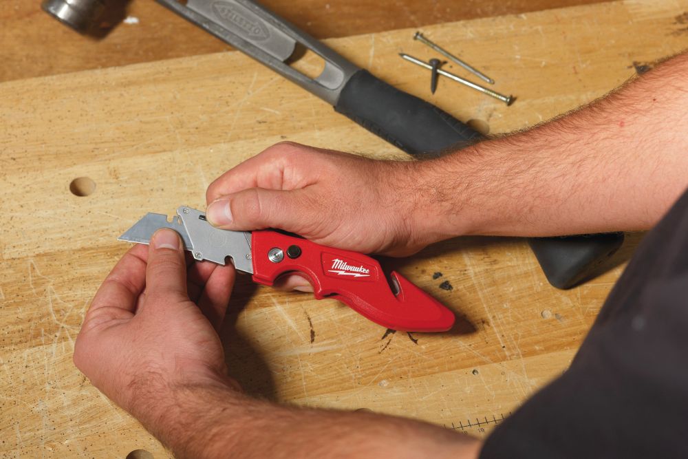 MILWAUKEE FLIP UTILITY KNIFE - 1PC