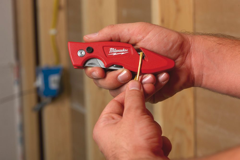 MILWAUKEE FLIP UTILITY KNIFE - 1PC
