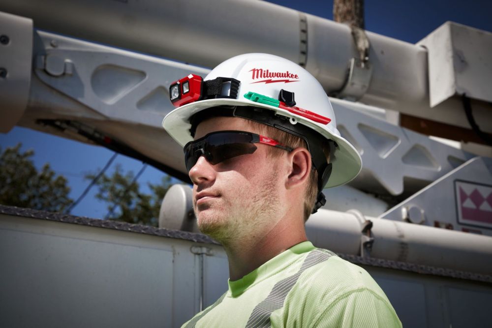 MILWAUKEE TINTED SAFETY GLASSES -1PC
