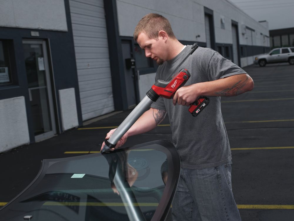 MILWAUKEE M18 CAULK GUN WITH 600 ML TRANSPARENT TUBE KIT, 1 X 2.0 AH BAT PACK, M12-18 C CHR, TOOL BA|[C18PCG/600T-201B]