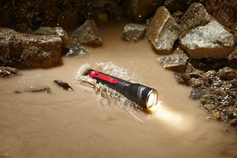 MILWAUKEE ALKALINE FLASHLIGHT, 3 X AAA BATTERIES, BLISTER | [ML-LED]