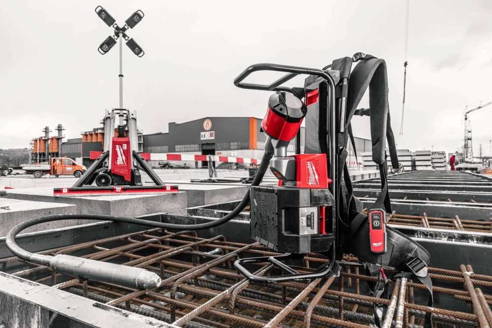 MILWAUKEE MX FUEL BACKPACK CONCRETE VIBRATOR [MXFCVBP-602] with 2 x MXFXC406 BATERY PACK & MXF C CHARGER