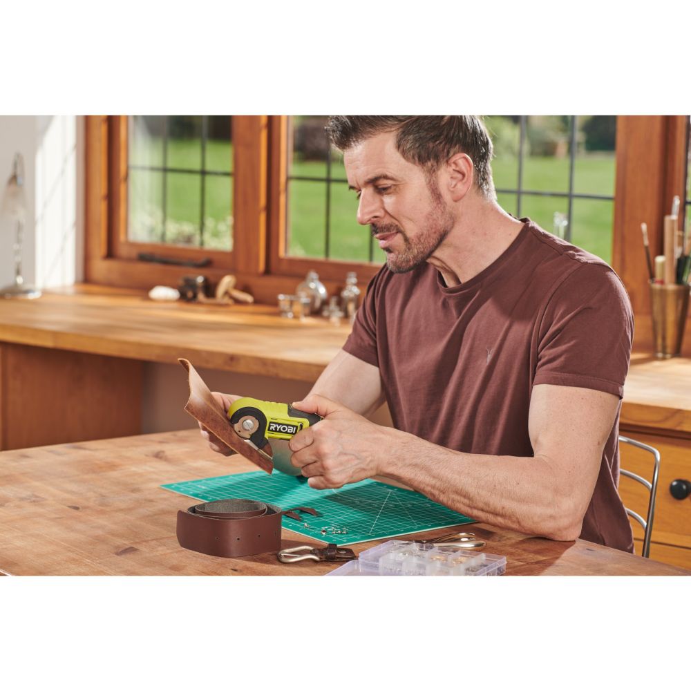 RYOBI 4V USB LITHIUM CORDLESS CUTTING TOOL, BARE TOOL [RCT4-0]
