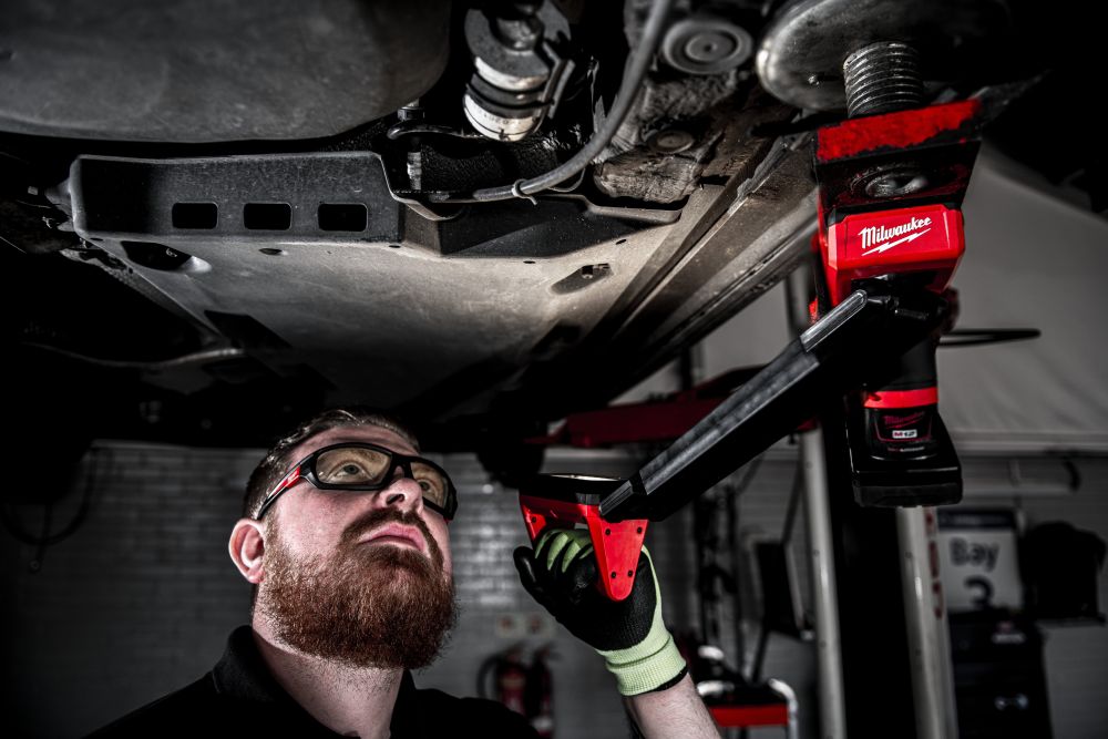MILWAUKEE M12 UNDERCARRIAGE LIGHT | M12 UCL-0 | 1200 LUMENS