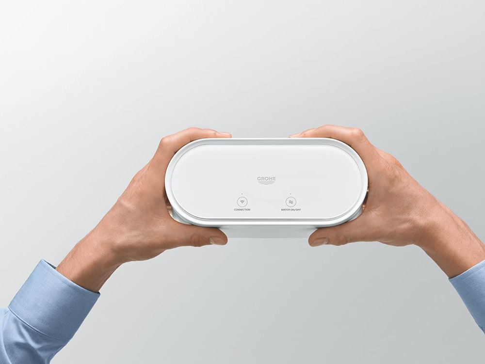 GROHE SENSE KIT: 1 GROHE SENSE GUARD SMART WATER CONTROLLER, 3 GROHE SENSE SMART WATER SENSOR, WHITE
